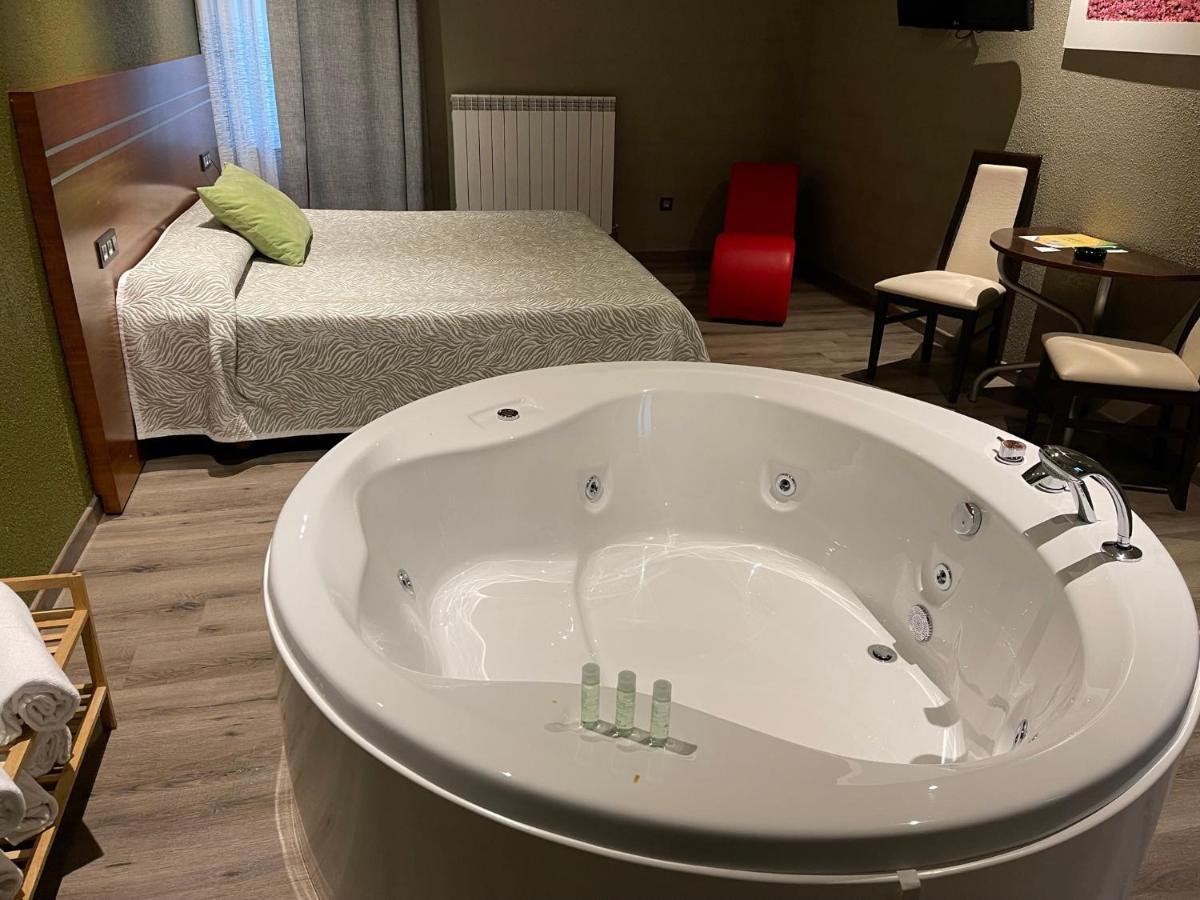 אוביידו Motel Los Abedules מראה חיצוני תמונה