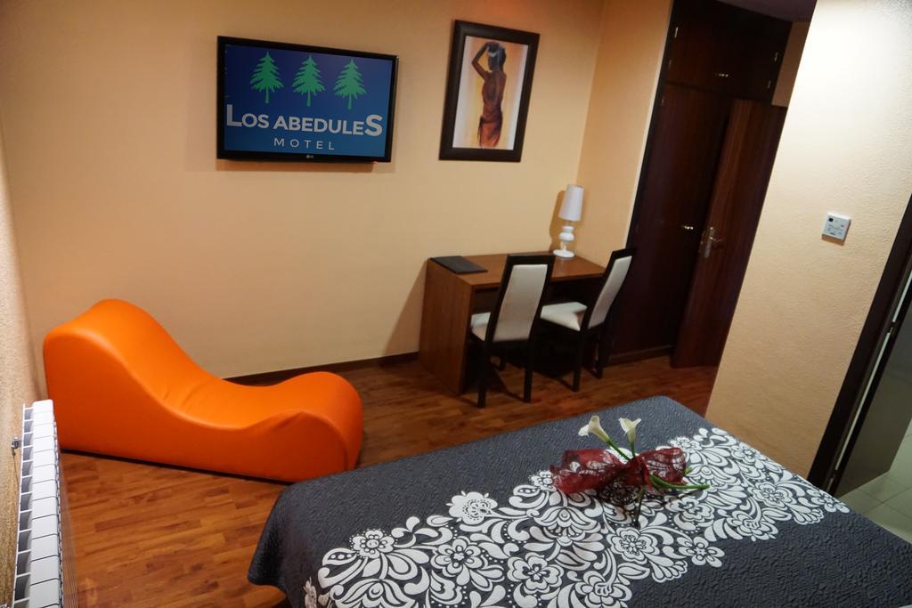 אוביידו Motel Los Abedules מראה חיצוני תמונה