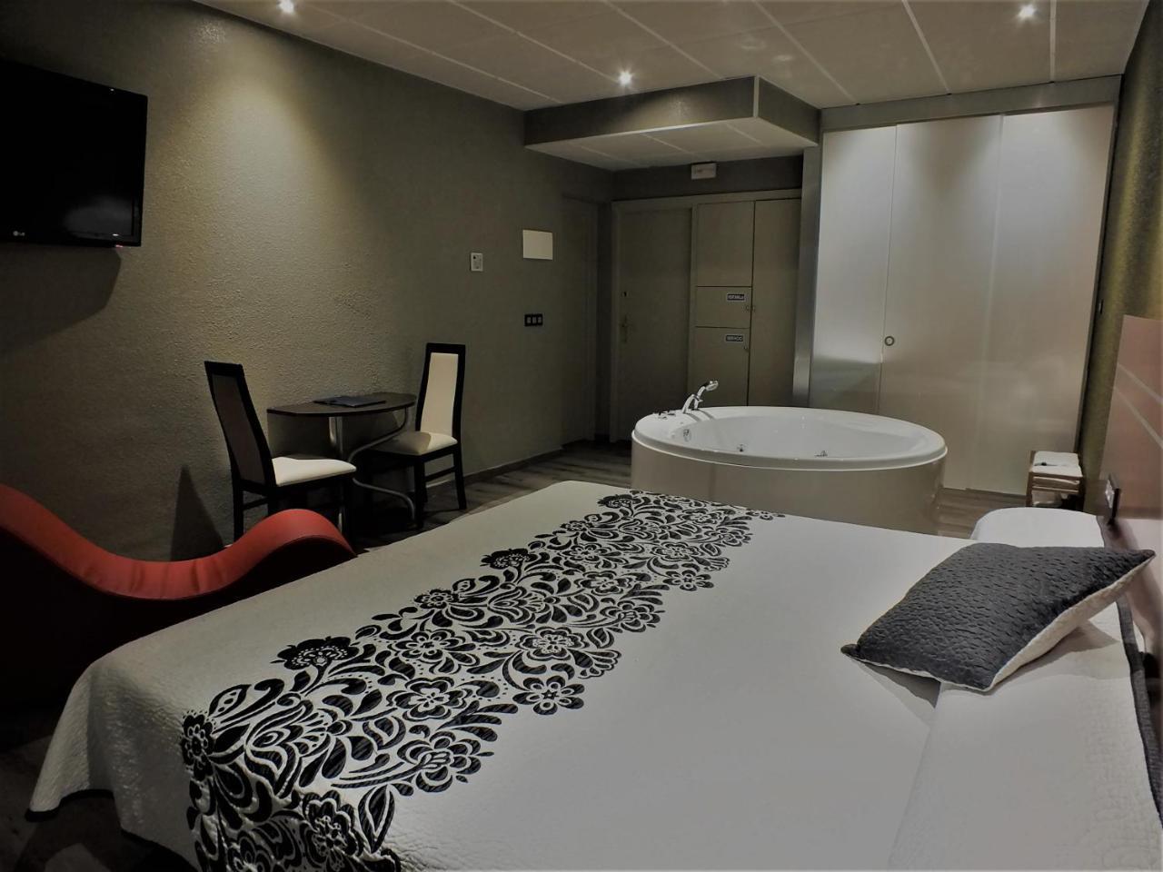 אוביידו Motel Los Abedules מראה חיצוני תמונה